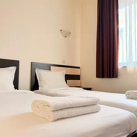 Sweet View Pool Escape *