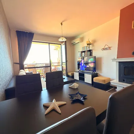 Sweet View Pool Escape *