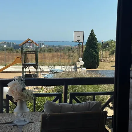 Sweet View Pool Escape Vilă