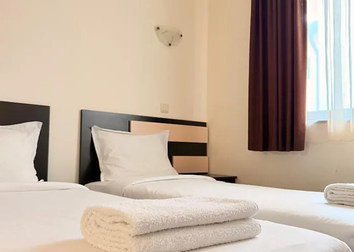 Sweet View Pool Escape *